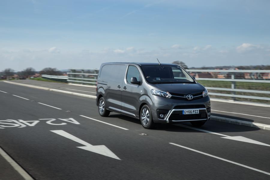  Toyota ProAce Van 2017 года  (UK) (фото 2 из 29)
